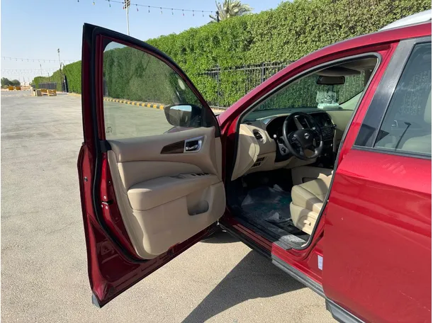 Car image 10