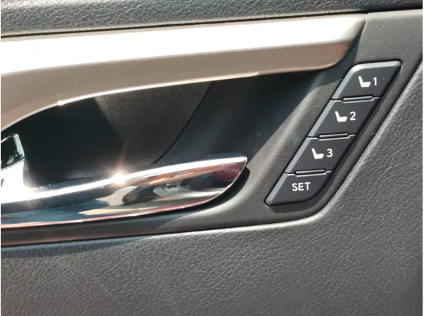 Car image 36