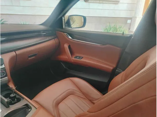 Car image 32