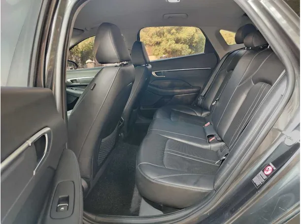 Car image 16