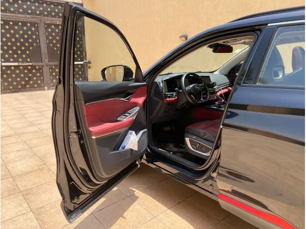 Car image 10