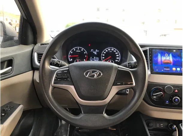 Car image 16