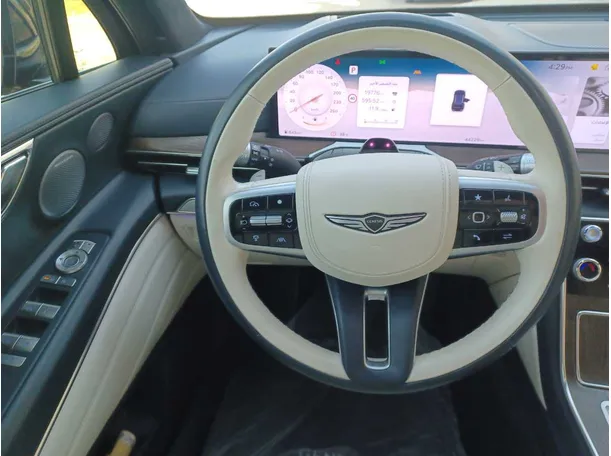 Car image 16