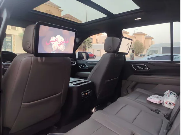 Car image 19