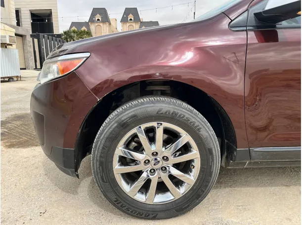 Car image 9