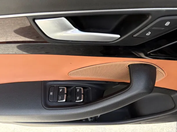 Car image 30