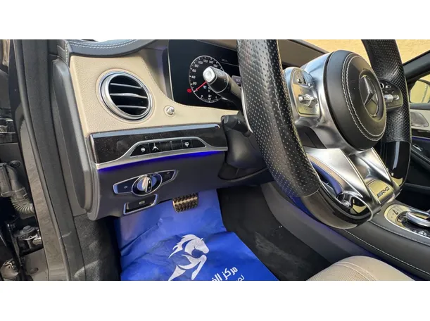 Car image 26