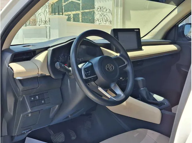 Car image 11