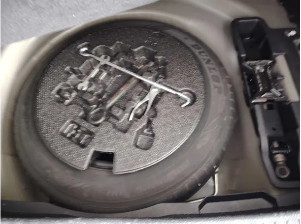 Car image 27