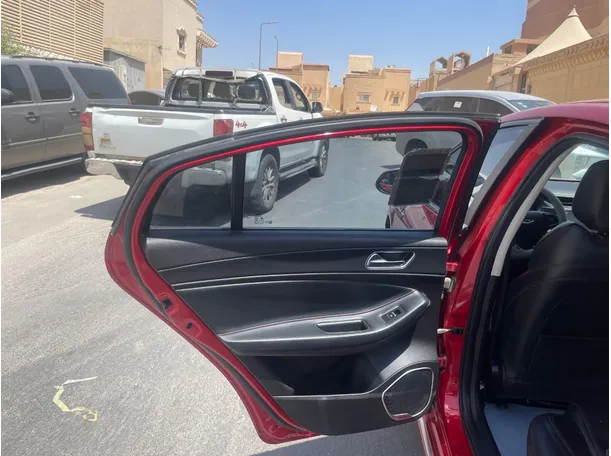 Car image 14