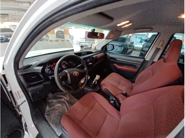 Car image 11