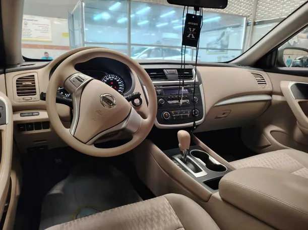 Car image 24