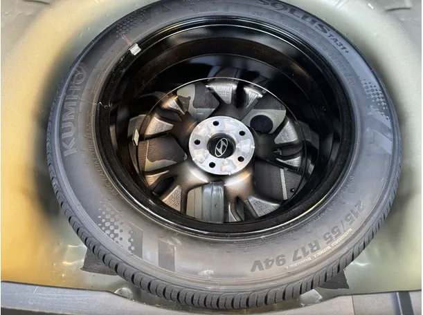 Car image 24