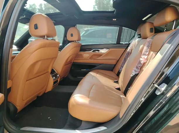 Car image 19