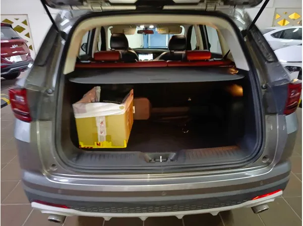 Car image 27