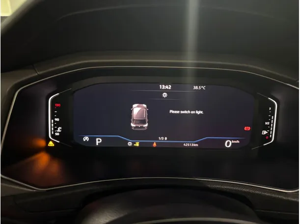 Car image 19