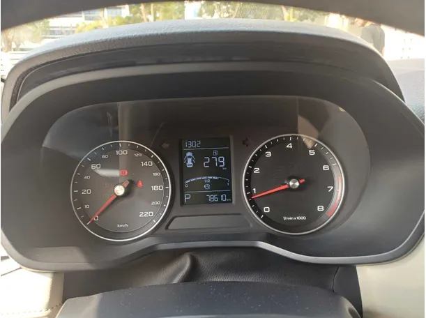 Car image 18