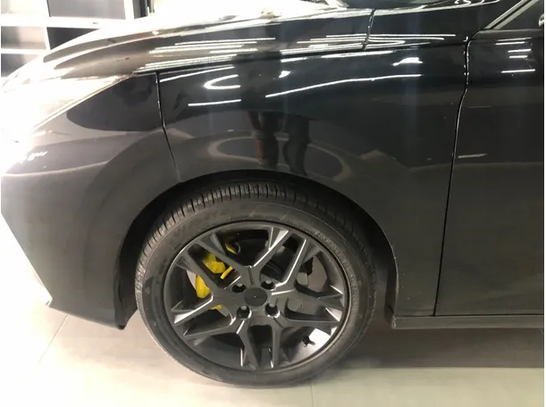 Car image 9