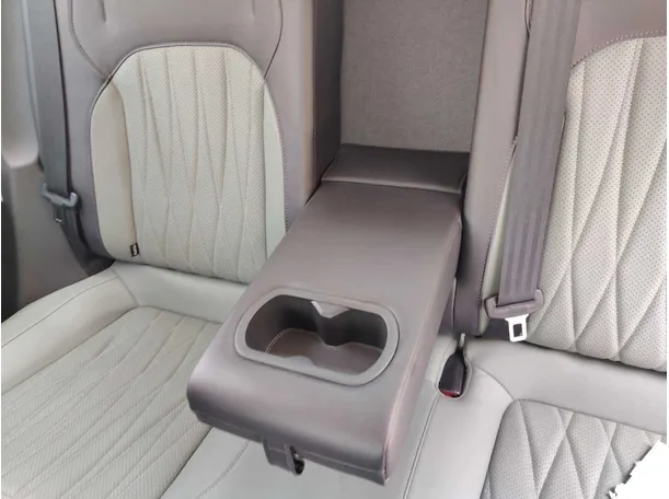 Car image 29
