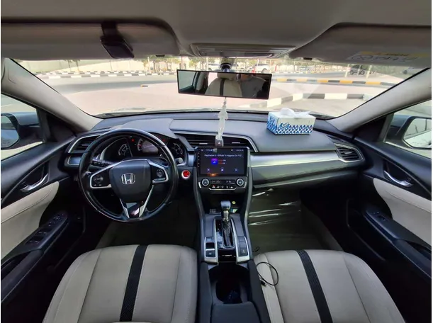 Car image 17