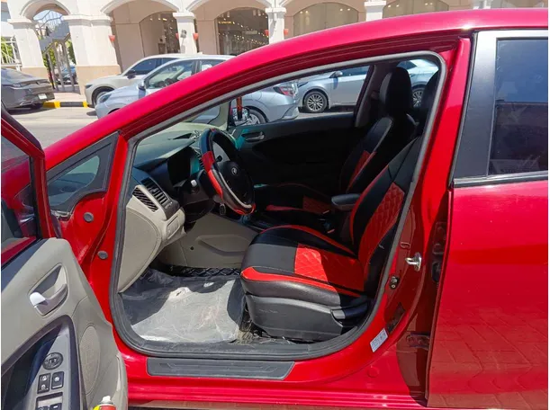 Car image 13