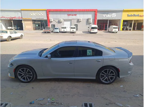 Car image 8