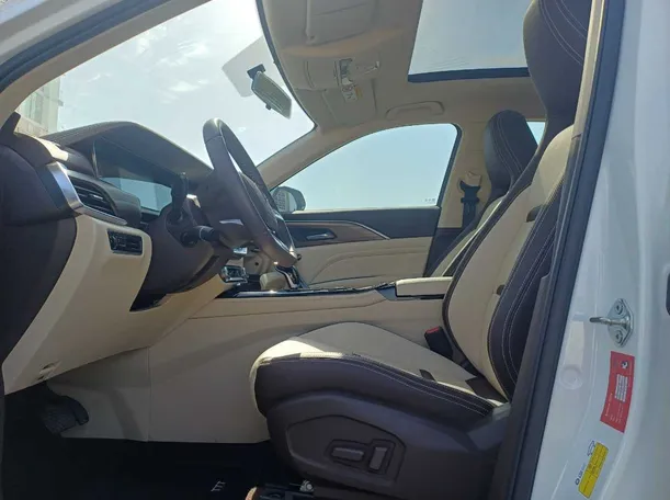 Car image 13