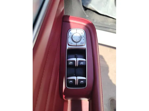 Car image 27