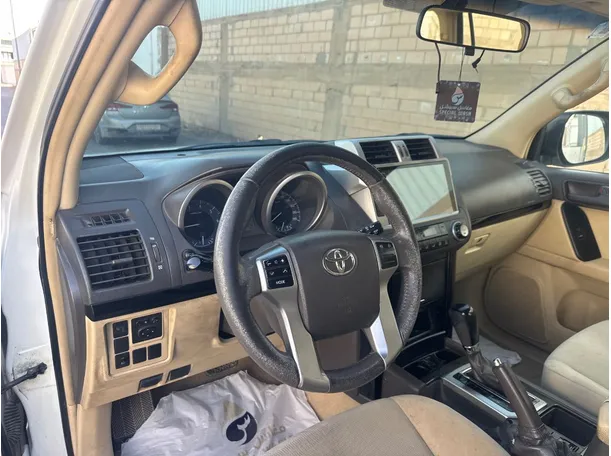 Car image 16