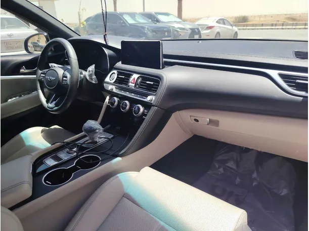 Car image 12