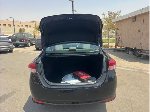 Car image 19