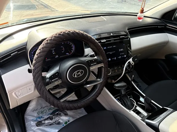 Car image 12