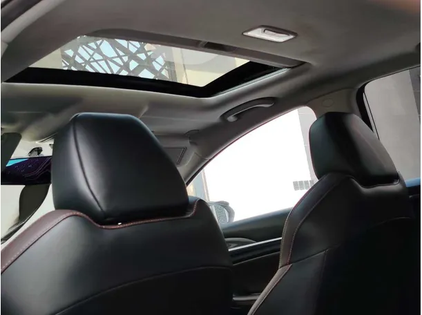 Car image 17