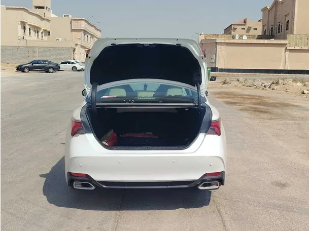 Car image 25