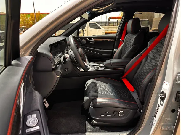 Car image 12