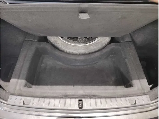Car image 29