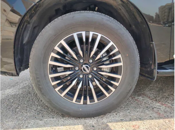 Car image 9