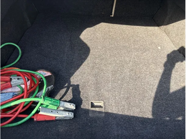 Car image 24