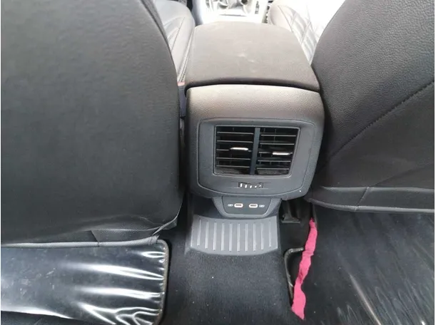 Car image 32