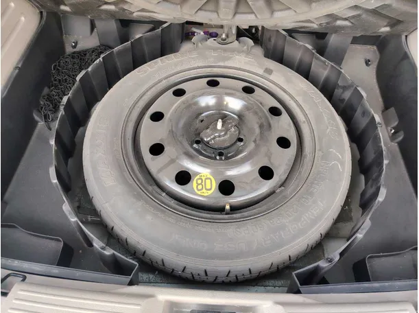 Car image 30