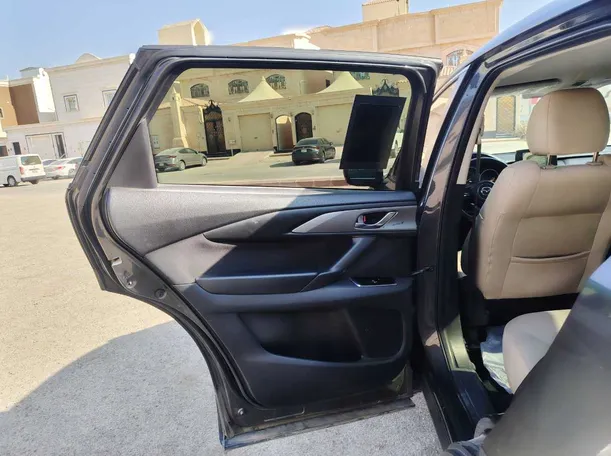 Car image 15