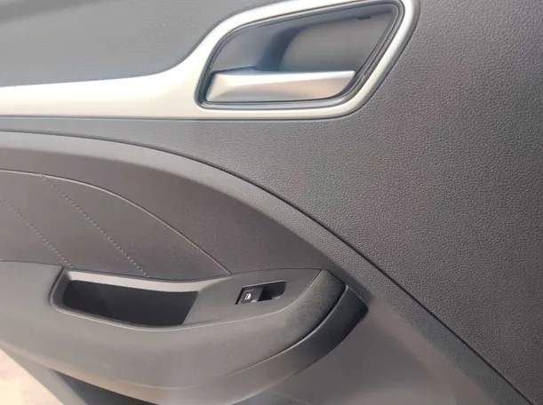 Car image 28