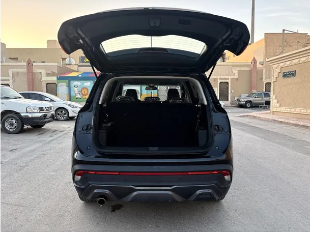 Car image 25