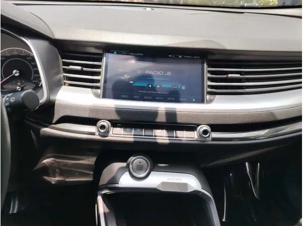 Car image 26