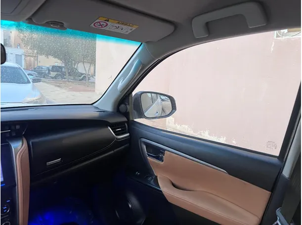 Car image 26