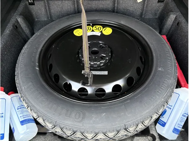Car image 29