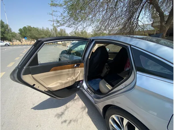 Car image 13