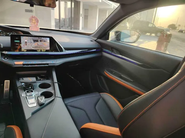 Car image 25