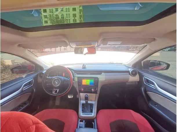 Car image 14