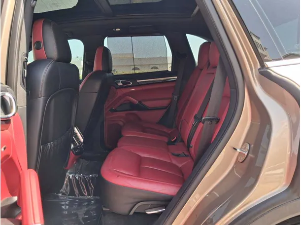 Car image 13